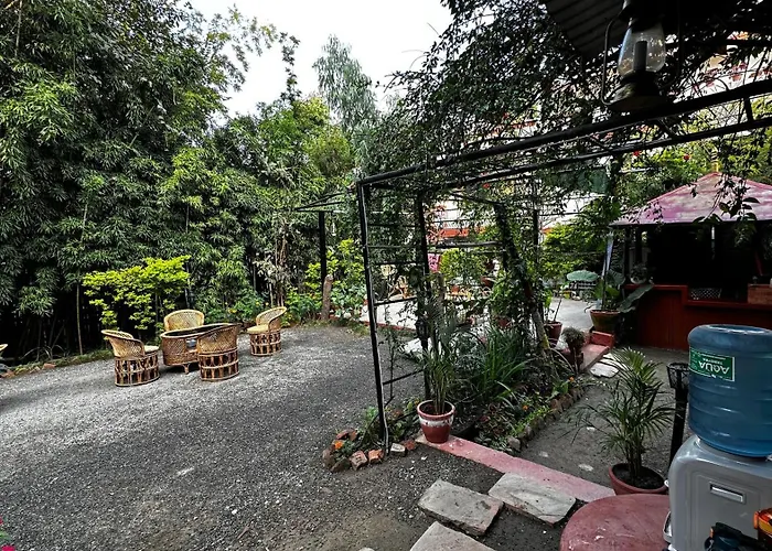 Institute Of Natural Medicine , Yoga & Therapy * Kathmandu