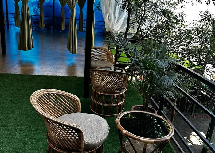 Institute Of Natural Medicine , Yoga & Therapy * Kathmandu