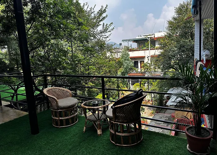 Institute Of Natural Medicine , Yoga & Therapy Frühstückspension Kathmandu