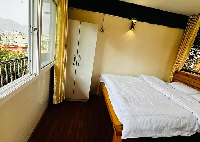 Frühstückspension Institute Of Natural Medicine , Yoga & Therapy Kathmandu