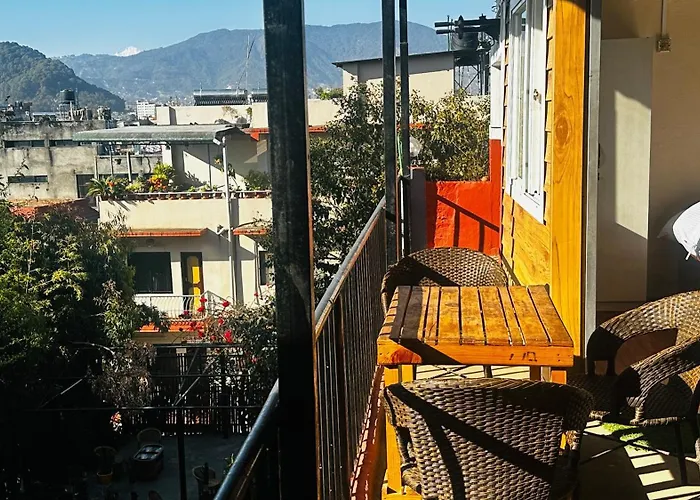 Institute Of Natural Medicine , Yoga & Therapy Frühstückspension Kathmandu