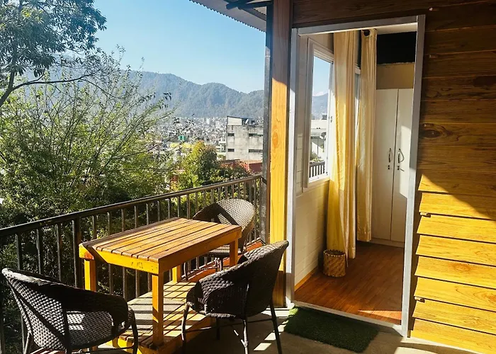 Bed and breakfast Institute Of Natural Medicine , Yoga & Therapy Katmandú